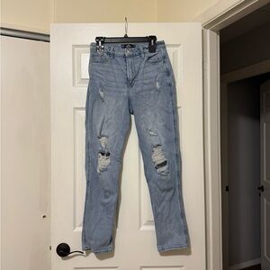 Hollister Ultra High-Rise Mom Jeans Size 8